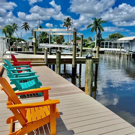 Hot Tub And Dock Gilligan'S On The Island Villa
